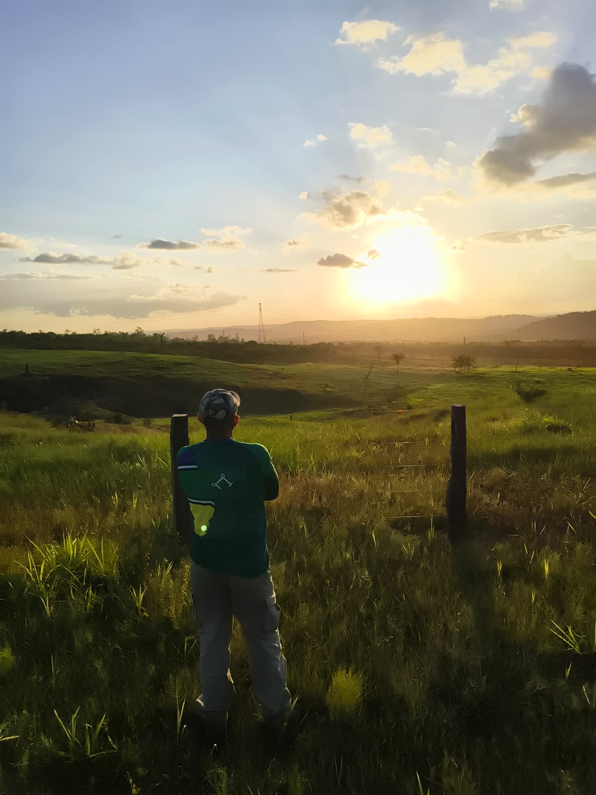 Pôr do sol no campo amazônico